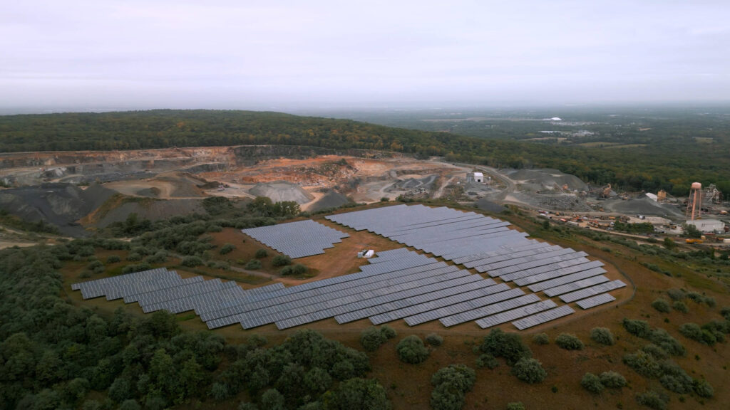 Picture of a solar field at one of Silvi Materials' facilities.